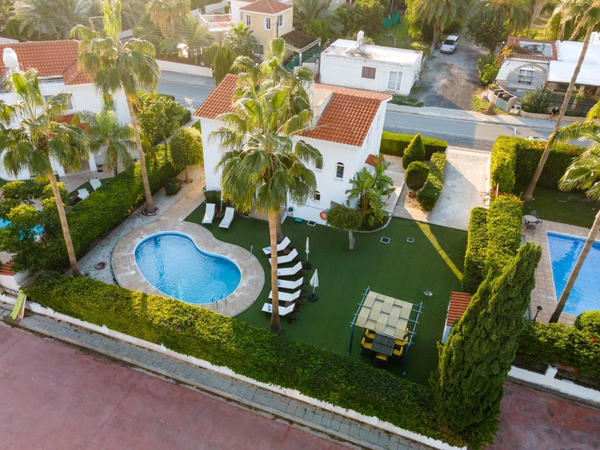 Villa Oasis By Ezoria Villas コーラル・ベイ エクステリア 写真